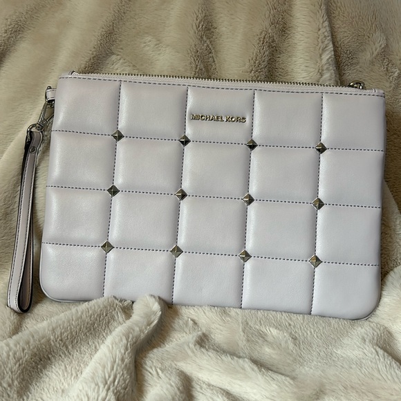 MICHAEL Michael Kors Handbags - EUC Micheal Kors jet set large zip pouch.